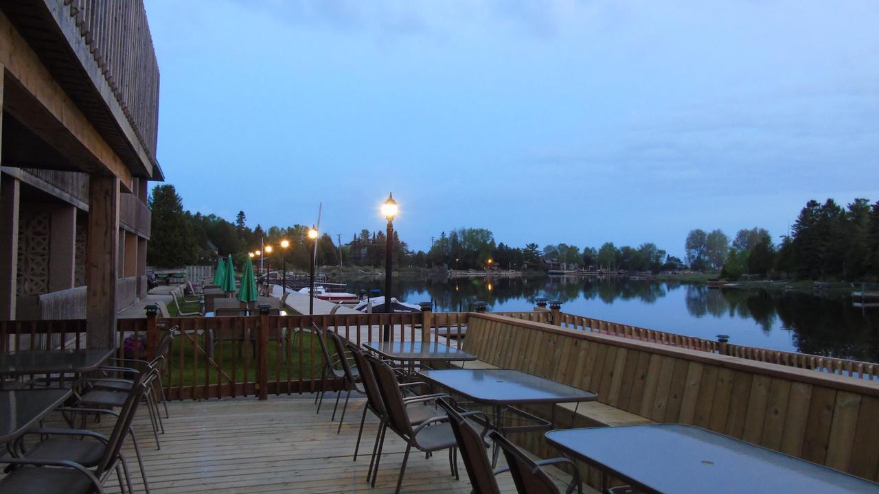 Kit Wat Motel & Marina Sauble Beach Extérieur photo